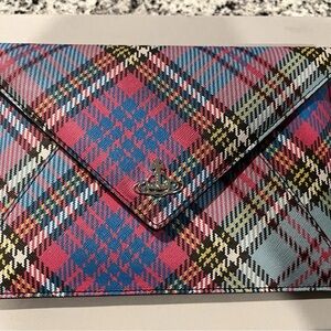 Vivienne Westwood SAFFIANO
VW7040
PRINTED ENVELOPE CLUTCH